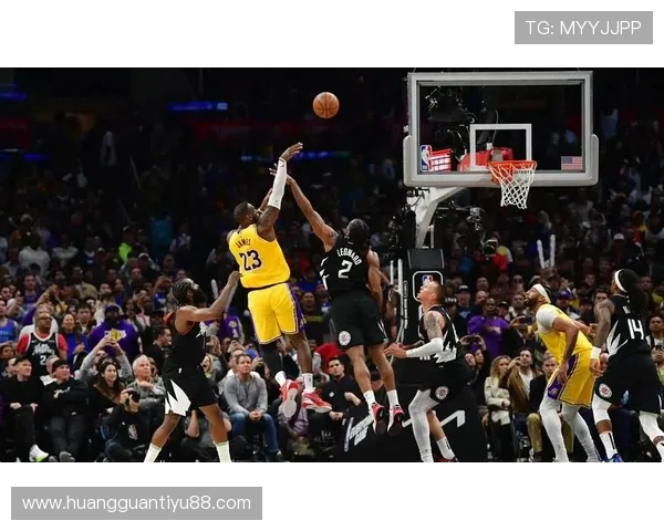 湖人迎关键连胜关键战，詹姆斯状态火热引关注